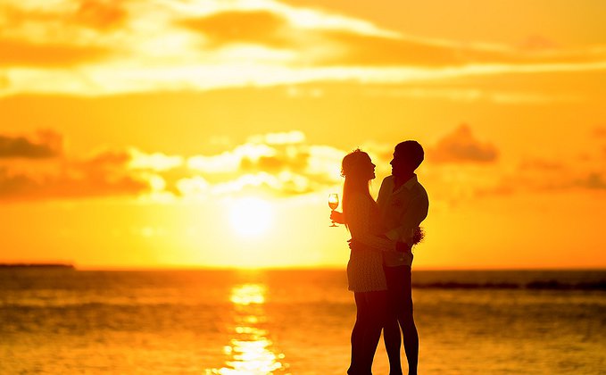 Casal no pôr-do-sol Casal no pôr-do-sol