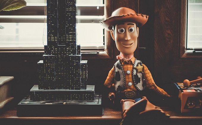 Boneco do Woody sentado